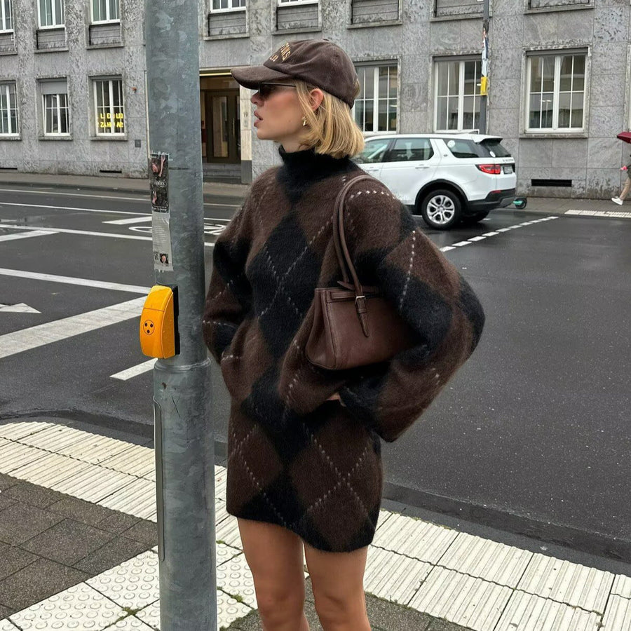Women's Chunky Knit Geometric Turtleneck Sweater — View 2