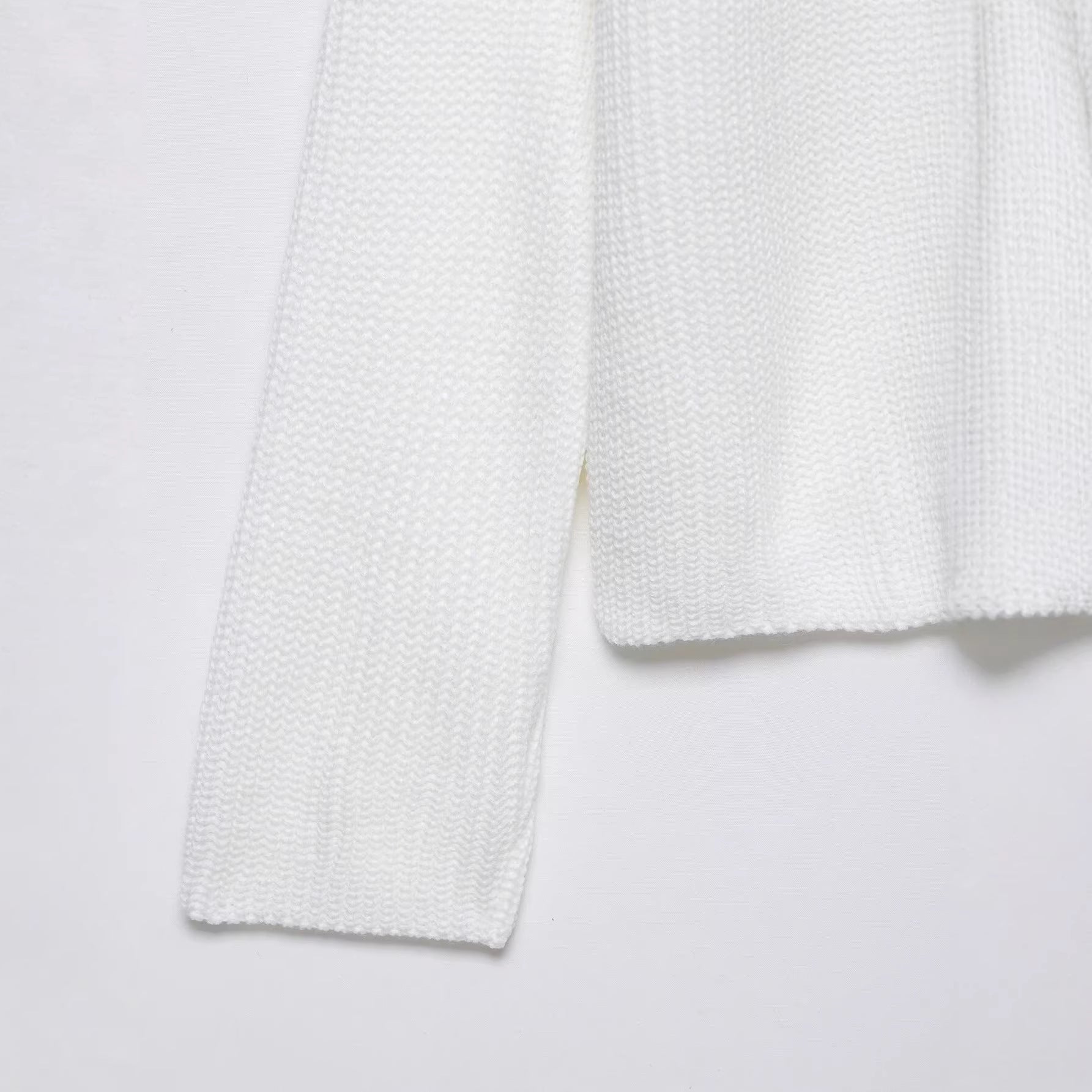 Women's Ribbed Chunky Knit Raglan Sleeve Turtleneck Sweater — View 4