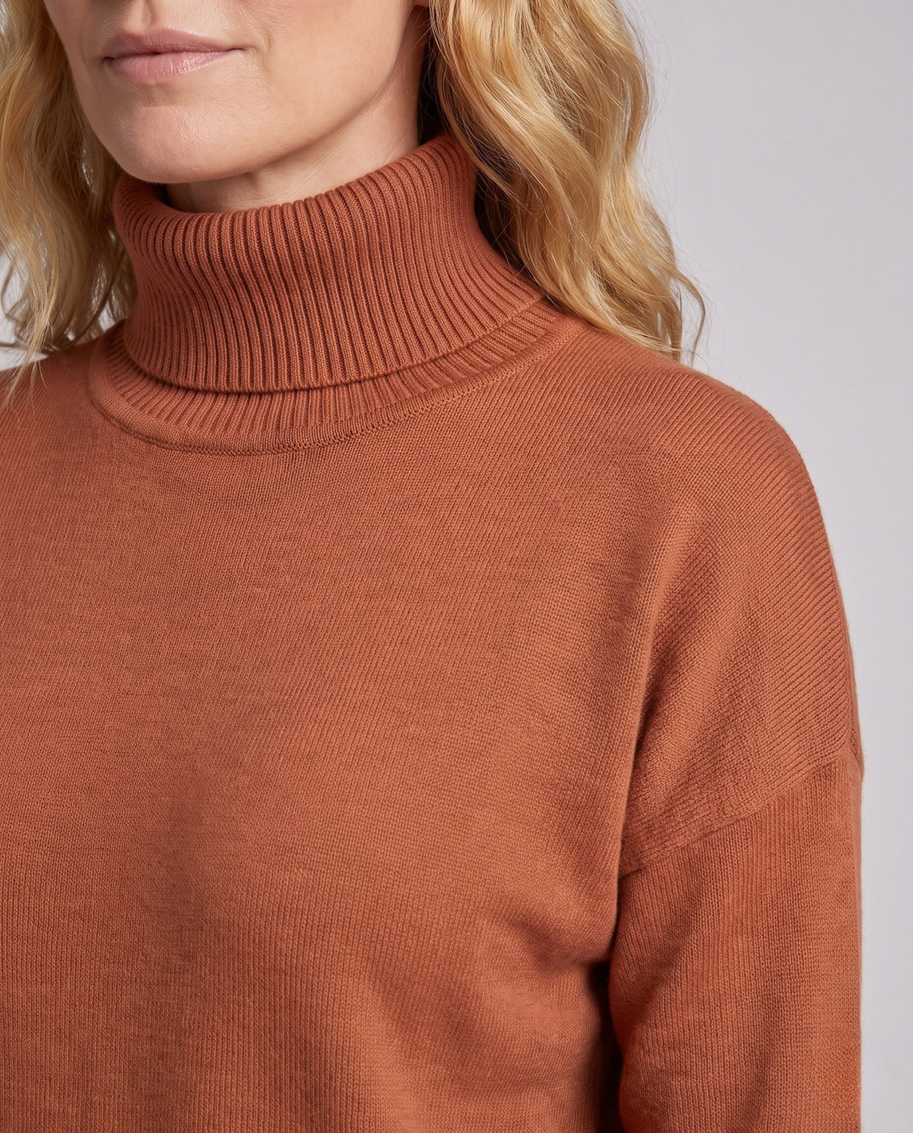 Women's Ribbed Turtleneck Sweater — View 3