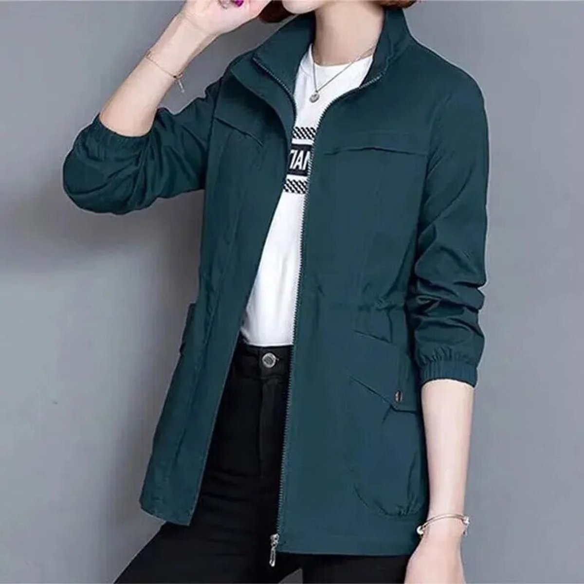 Women's Lightweight Breathable Cropped Jacket | Luisa in Black - Juana Fashion