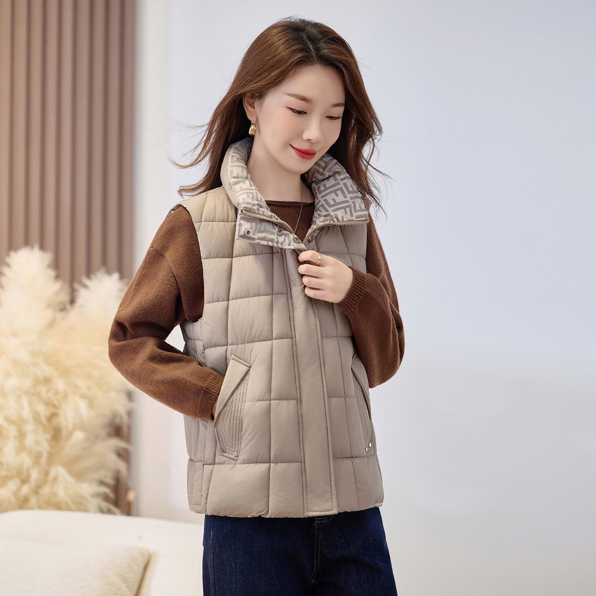 Women's Quilted Stand-Collar Zip-Up Vest | Sophie in Black - Juana Fashion