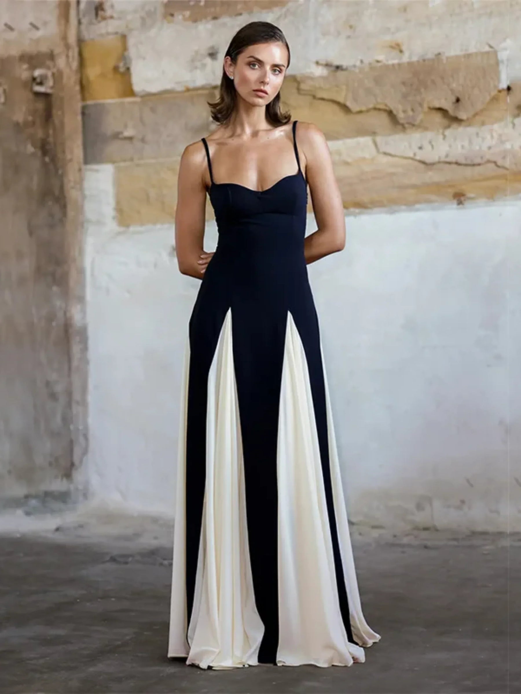 Women's Sweetheart Maxi Evening Dress with Flared Skirt