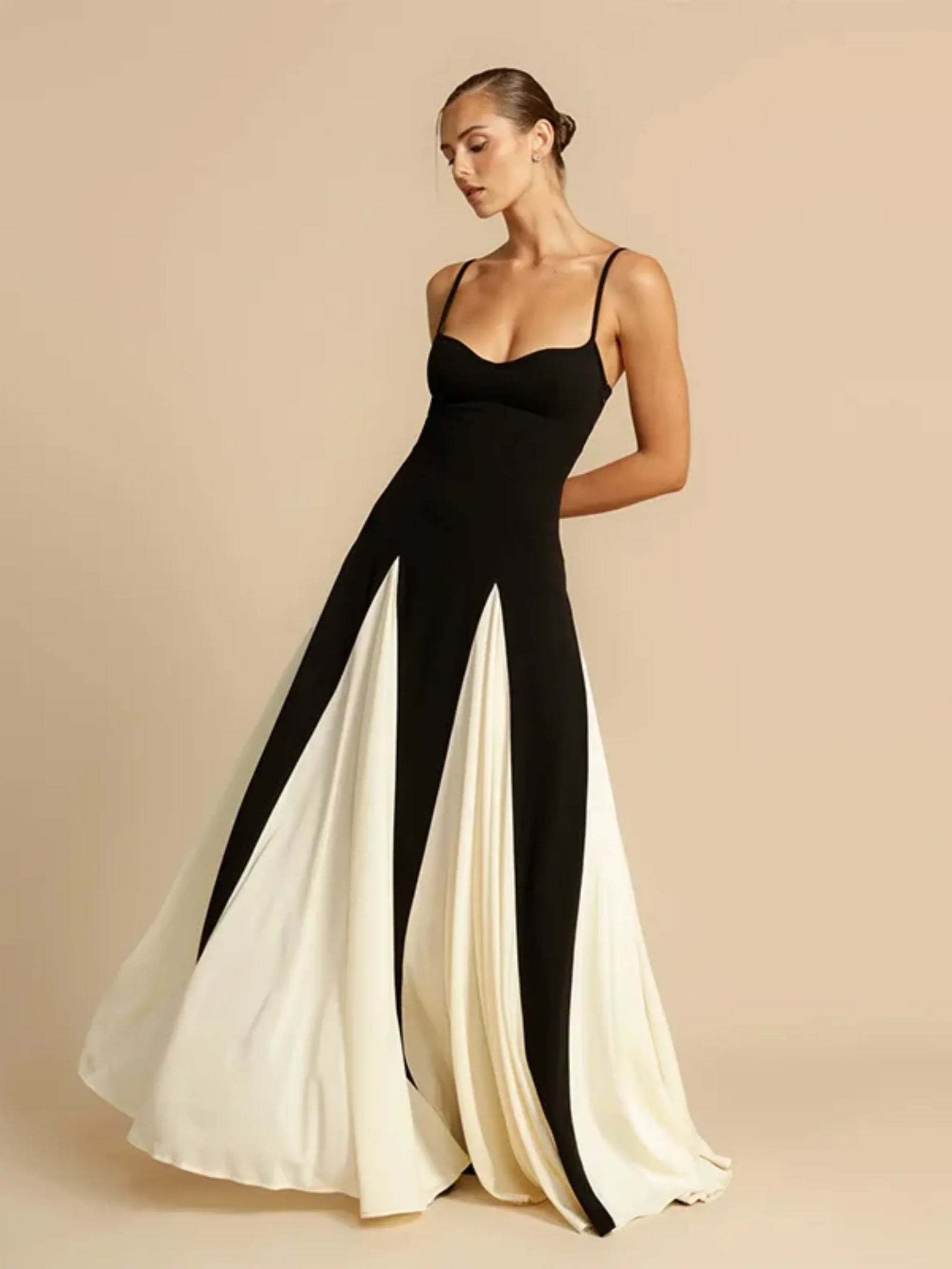 Women's Sweetheart Maxi Evening Dress with Flared Skirt